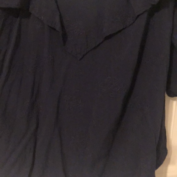 Abercrombie and Fitch cold shoulder top in floral navy with adjustable straps - Picture 4 of 7